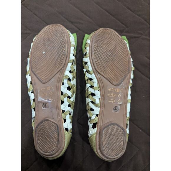 Pretty green & white colored leather woven ballet flats w/ matching green bows - Picture 7 of 8
